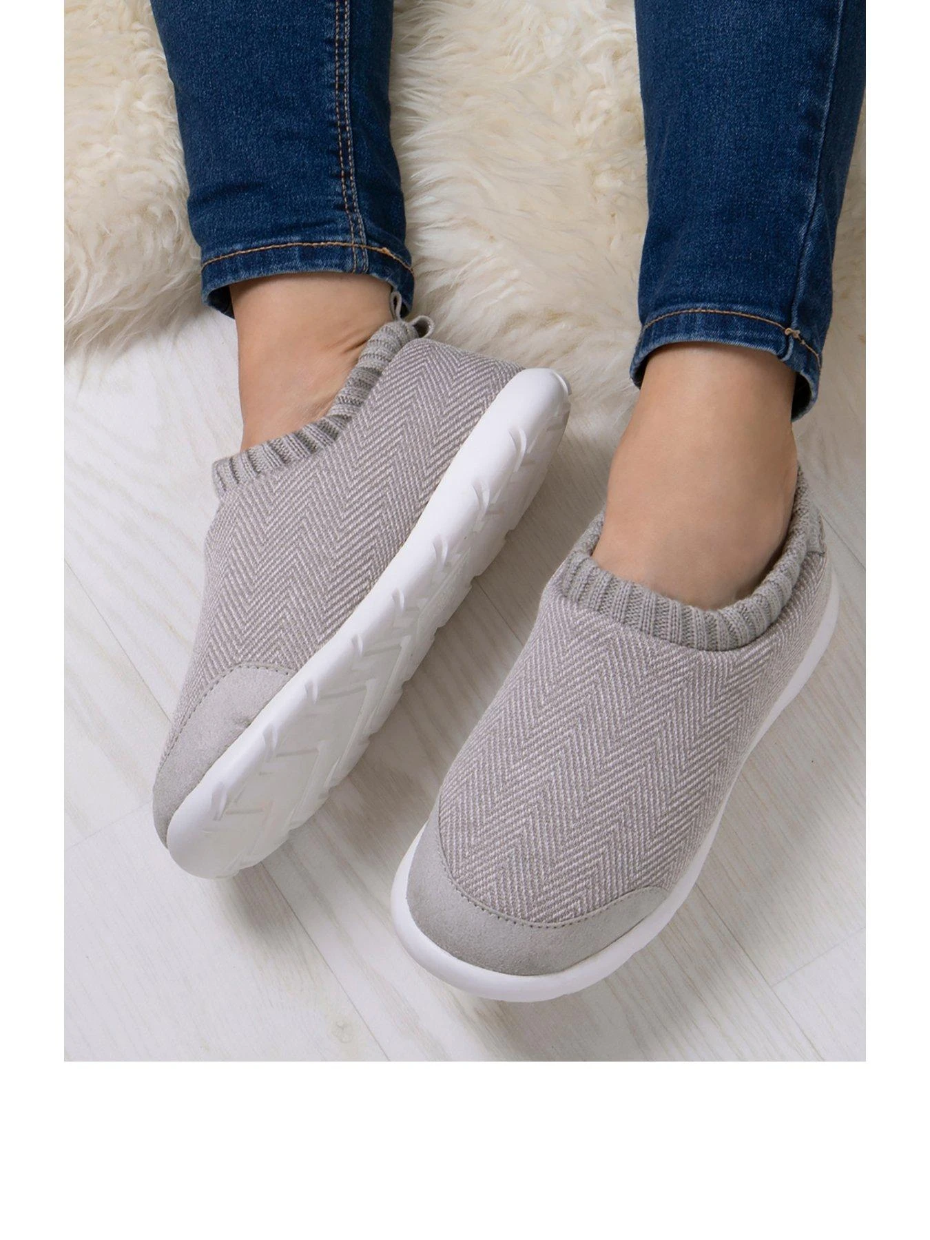 TOTES Isotoner Ladies Iso-Flex Bootie Slippers - Grey 4 TOTES Isotoner Ladies Iso-Flex Bootie Slippers - Grey - Image 2