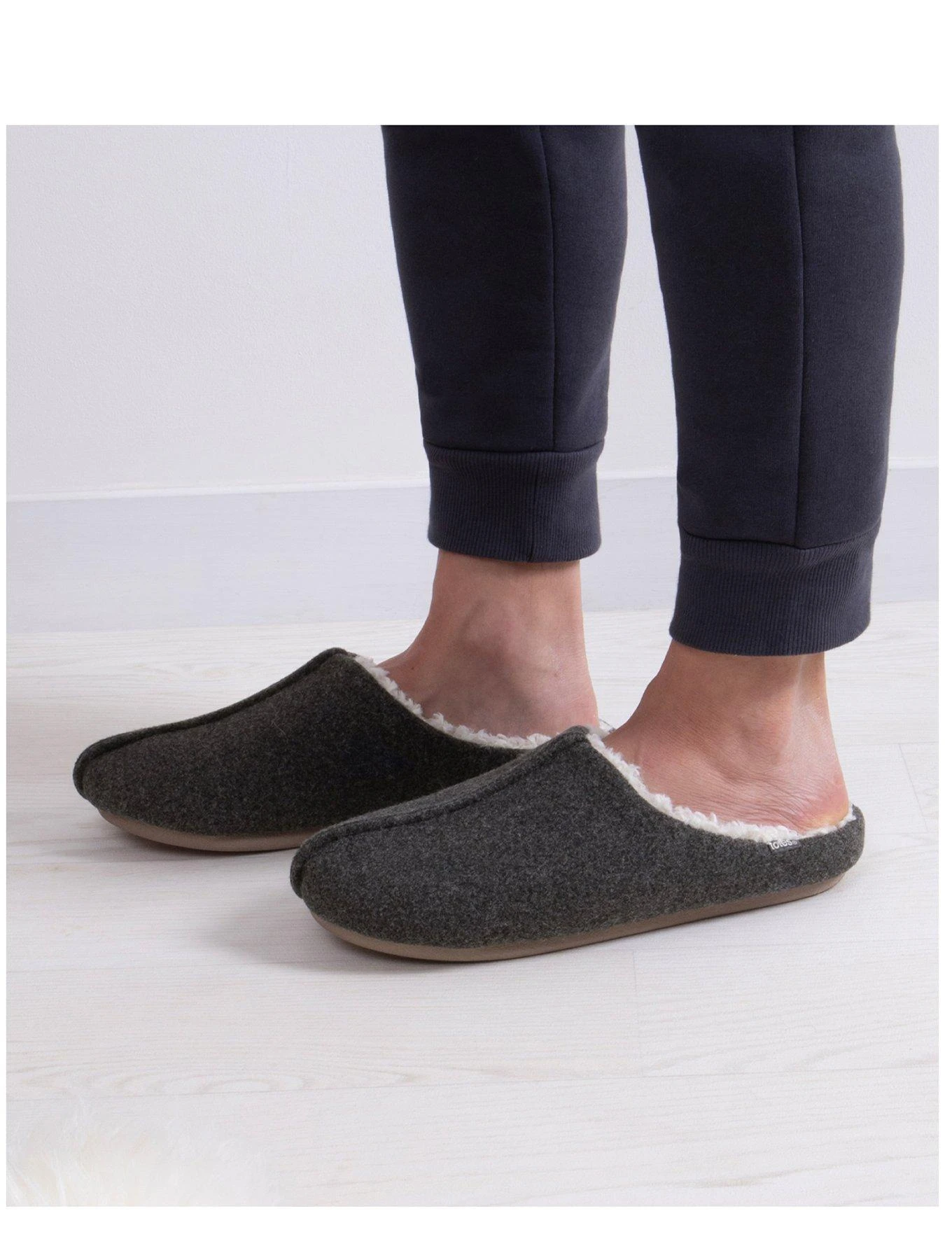 TOTES Icon Felted Warm Lining Mule Slippers - Grey 4 TOTES Icon Felted Warm Lining Mule Slippers - Grey - Image 2